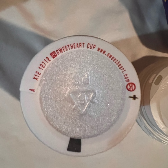 DISNEY STYROFOAM CUPS- 6 CUPS + 2 LIDS- VINTAGE NEW 1990’s DISNEY WORLD-ORLANDO - Picture 3 of 7